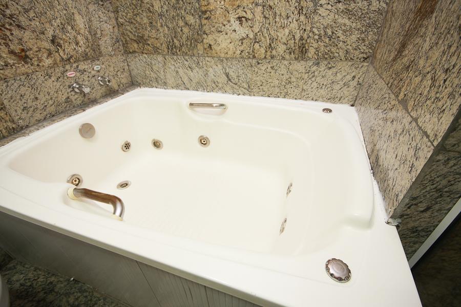Suíte Deluxe com Banheira de Hidromassagem